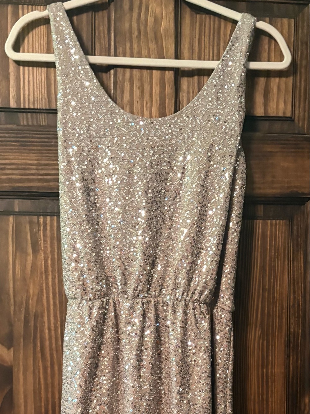 Express Neutral-Tone Garment with Branded Inner Label Size M